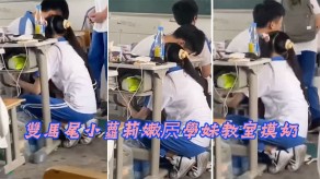 双马尾萝莉嫩屄学妹教室摸乳视频